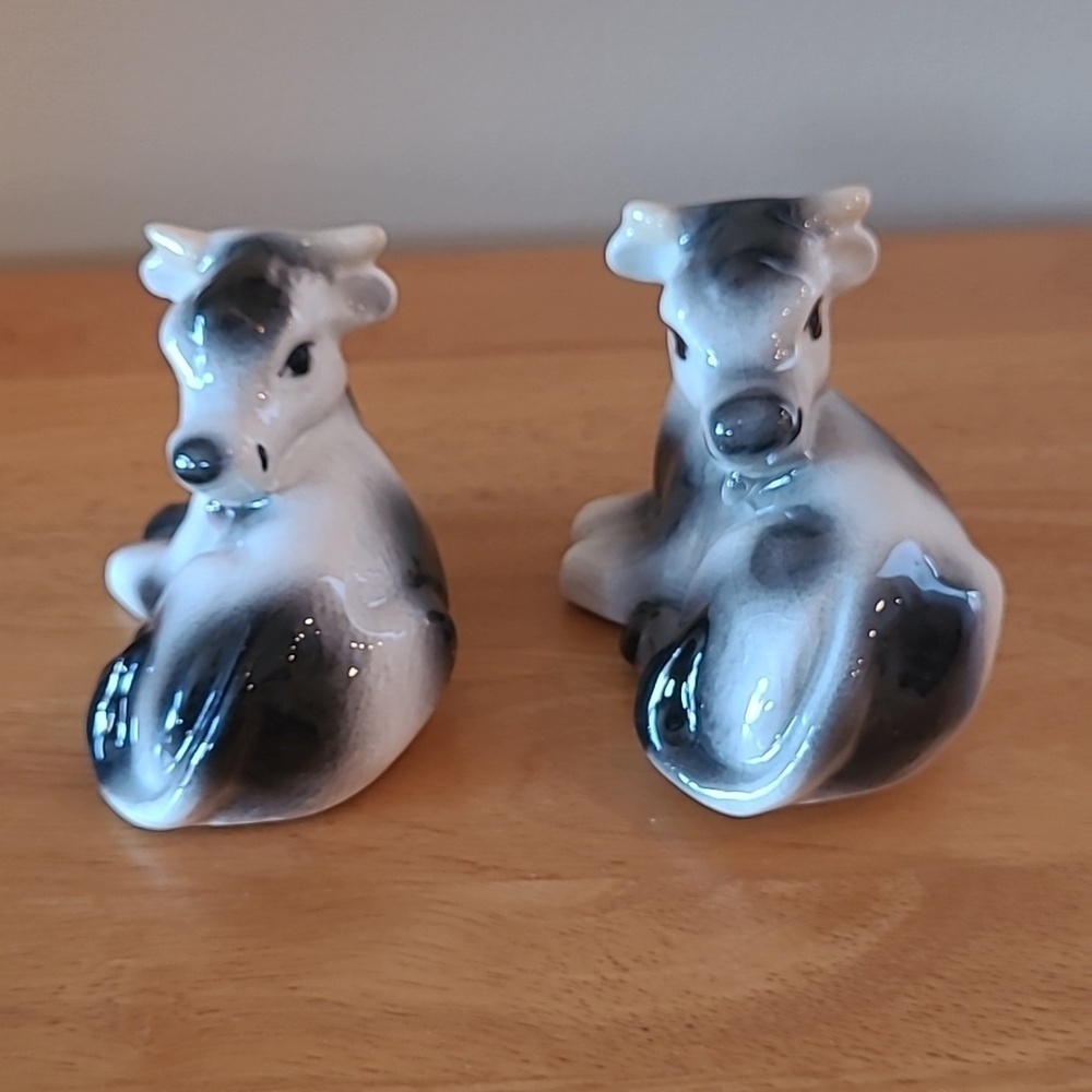 VINTAGE Handcrafted Ceramic Cow Salt and Pepper Shakers - Picture 2 of 14
